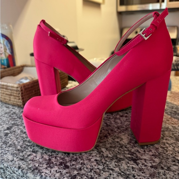 Steve Madden Shoes - Steve Madden Pink Platform Heels